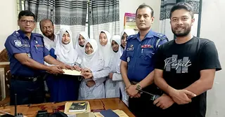 ঘোড়াঘাটে ৭ মাস পর অনলাইনে খোয়া যাওয়া টাকা ফিরে পেলেন শিক্ষার্থীরা